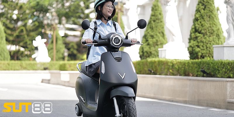 CEO Zayne Phạm Sut88 tài trợ xe Evo Neo cho sinh viên Data Science - Pgwin